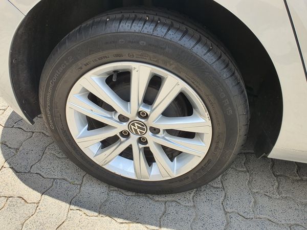 2019-Volkswagen-Polo-10-TSI-Trendline image:4