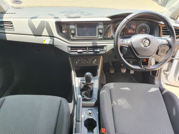 2019-Volkswagen-Polo-10-TSI-Trendline image:6