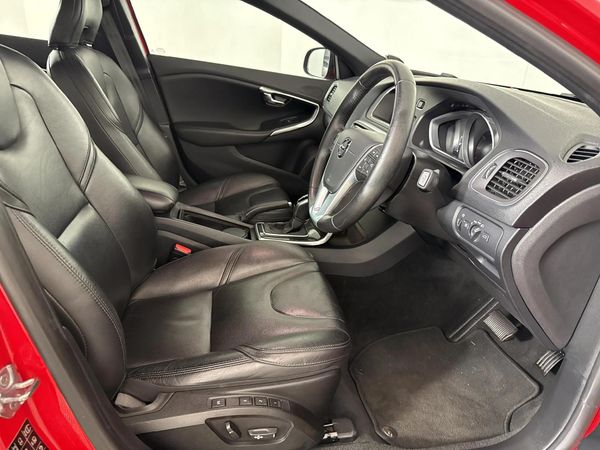 2019-Volvo-V40-T4-Momentum-Auto image:9