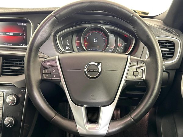 2019-Volvo-V40-T4-Momentum-Auto image:12