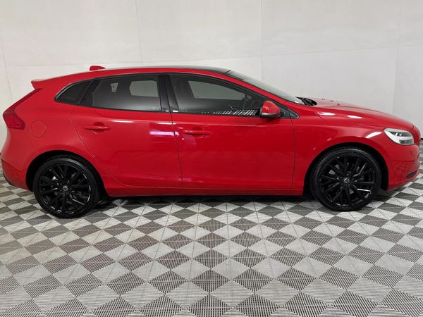 2019-Volvo-V40-T4-Momentum-Auto image:17