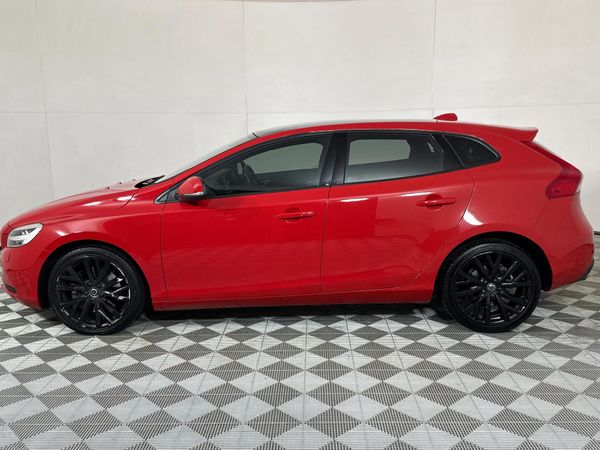 2019-Volvo-V40-T4-Momentum-Auto image:19