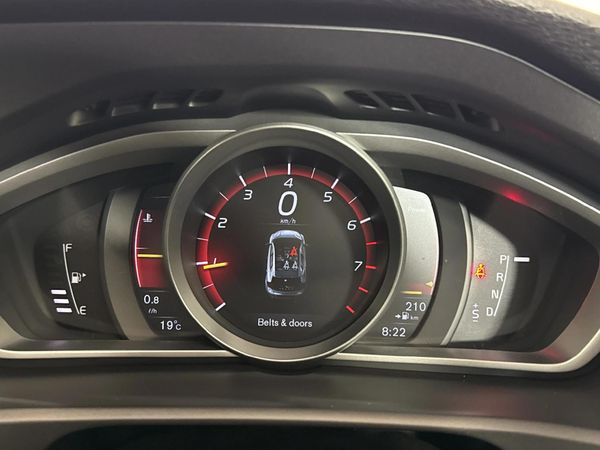 2019-Volvo-V40-T4-Momentum-Auto image:2