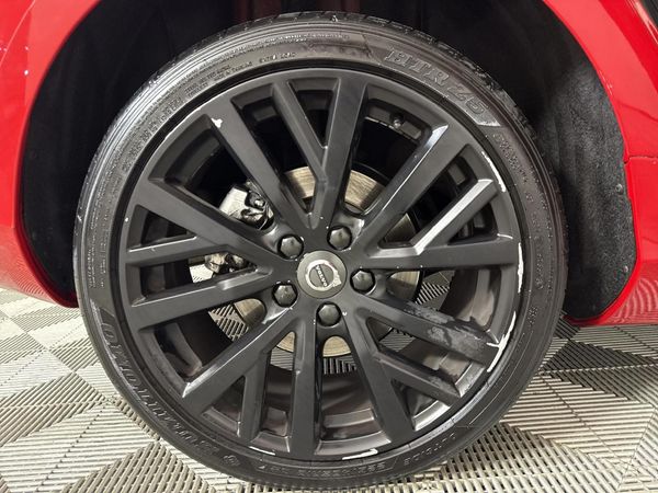 2019-Volvo-V40-T4-Momentum-Auto image:5