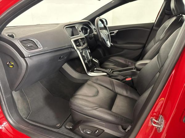 2019-Volvo-V40-T4-Momentum-Auto image:8