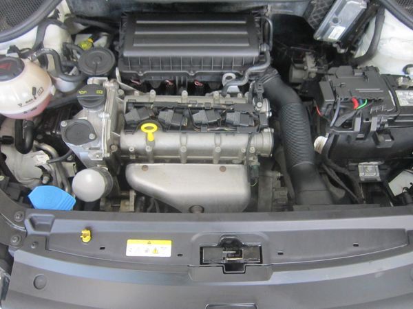 2018-Volkswagen-Polo-Vivo-16-Highline-5-dr image:12