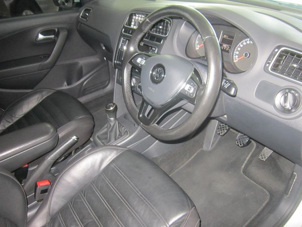 2018-Volkswagen-Polo-Vivo-16-Highline-5-dr image:8