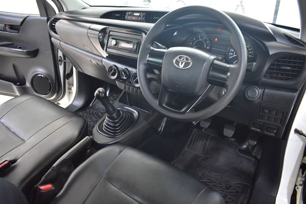2017-Toyota-Hilux-24-GD-Single-Cab image:9