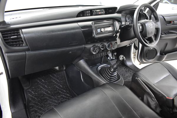 2017-Toyota-Hilux-24-GD-Single-Cab image:11