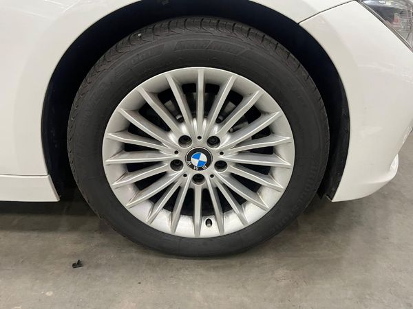 2018-BMW-3-Series-320i-Luxury-Line-Auto image:8