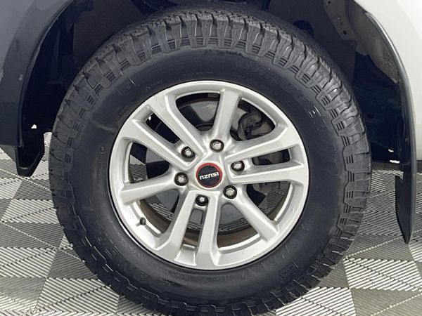2022-Isuzu-D-Max-19-DDI-HR-L-Auto-Double-Cab image:3