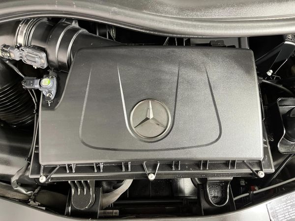 2018-Mercedes-Benz-V-Class-V-250d-Avantgarde-Auto image:14