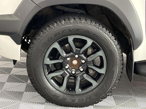 2020-Toyota-Hilux-28-GD-6-Raised-Body-Legend-Extended-Cab image:3
