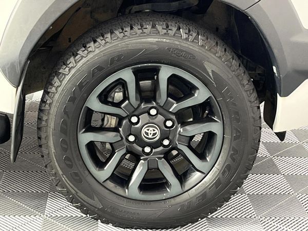 2020-Toyota-Hilux-28-GD-6-Raised-Body-Legend-Extended-Cab image:4