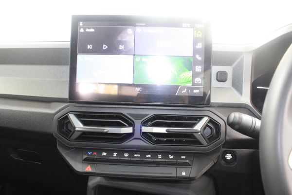 2025-Renault-Duster-13T-Intens-EDC image:11