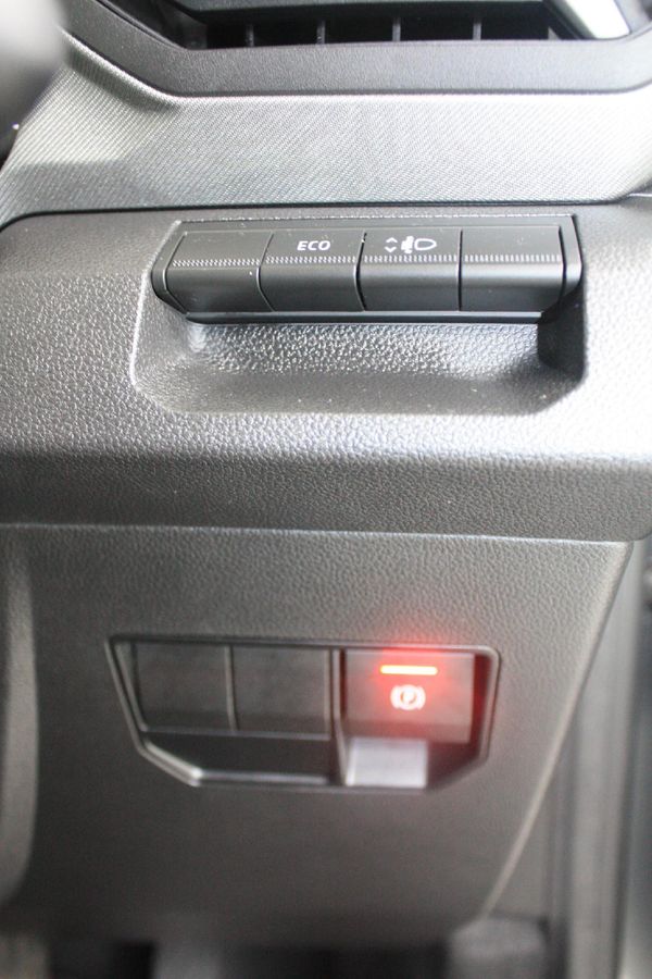 2025-Renault-Duster-13T-Intens-EDC image:28