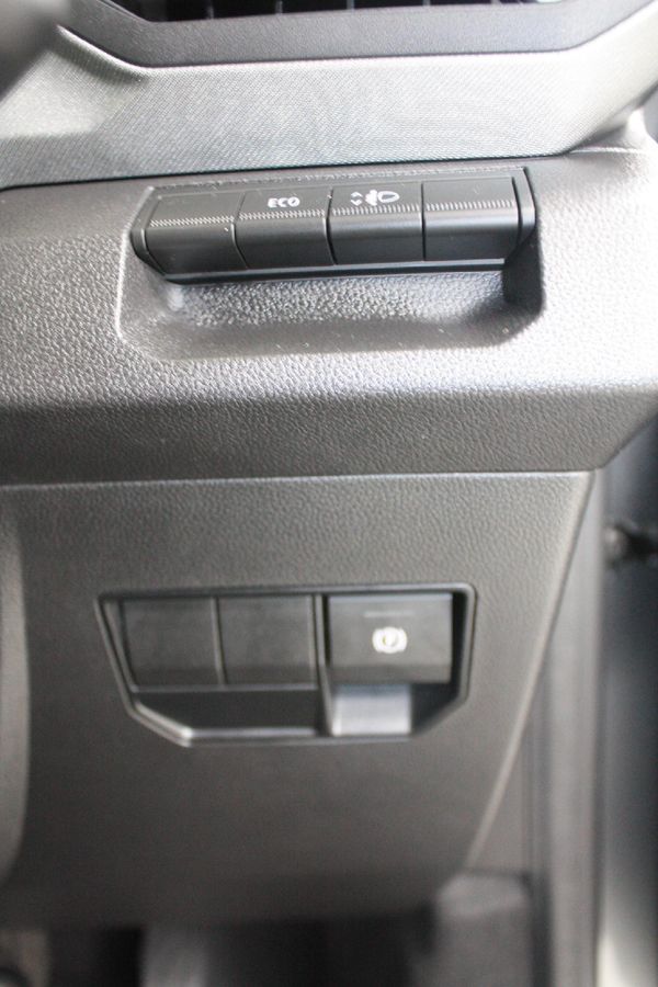 2025-Renault-Duster-13T-Intens-EDC image:29