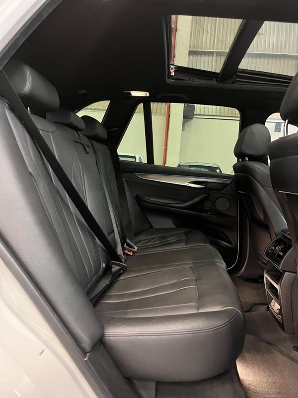 2016-BMW-X5-xDrive30d-M-Sport-Auto image:11