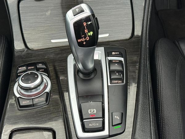 2015-BMW-5-Series-520d-M-Sport-Auto image:10