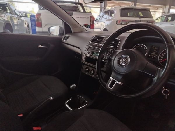 2012-Volkswagen-Polo-14-Comfortline-5-dr image:5