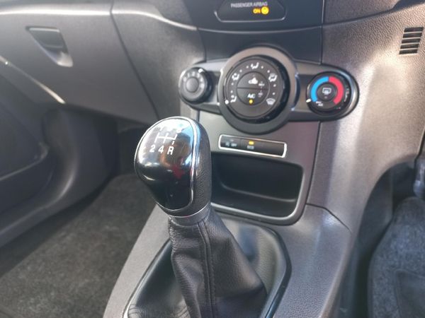 2017-Ford-Fiesta-10-EcoBoost-Trend-5-dr image:11