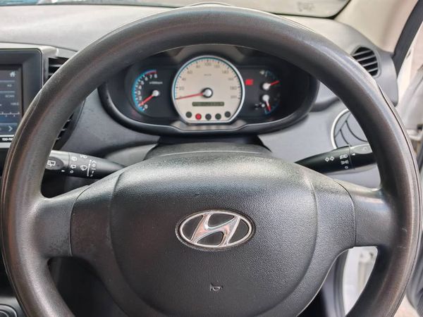 2010-Hyundai-i10-12-GLS-Auto image:10