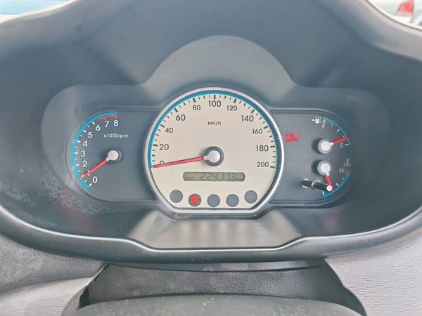 2010-Hyundai-i10-12-GLS-Auto image:11