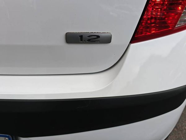 2010-Hyundai-i10-12-GLS-Auto image:16
