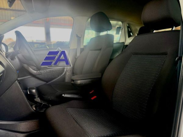 2022-Volkswagen-Polo-Vivo-16-Comfortline-Auto-5-dr image:6
