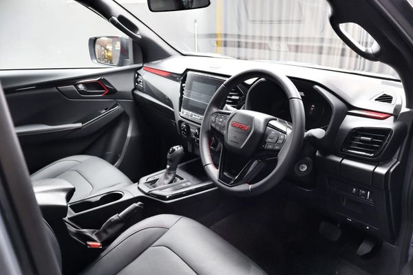 2026-Isuzu-D-Max-19-DDI-HR-X-Rider-Auto-Double-Cab image:9