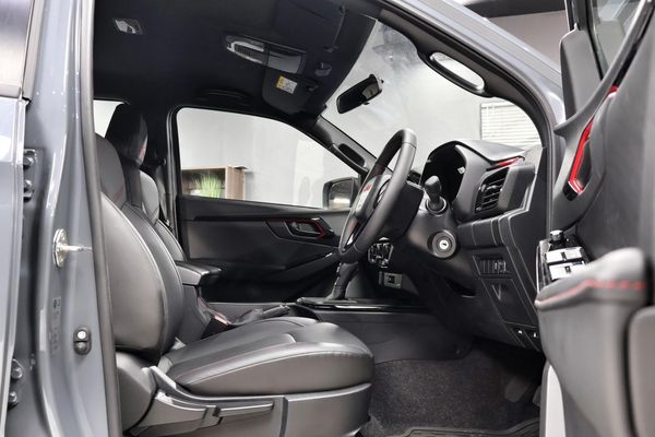 2026-Isuzu-D-Max-19-DDI-HR-X-Rider-Auto-Double-Cab image:13