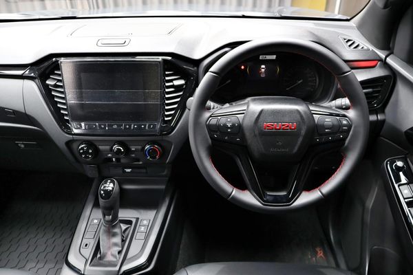 2026-Isuzu-D-Max-19-DDI-HR-X-Rider-Auto-Double-Cab image:7