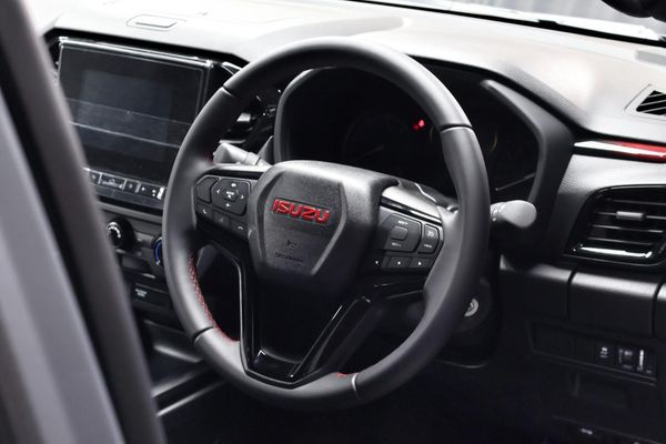 2026-Isuzu-D-Max-19-DDI-HR-X-Rider-Auto-Double-Cab image:8