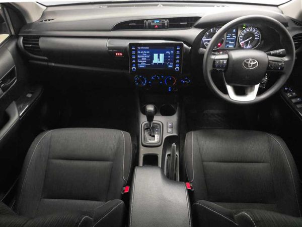 2025-Toyota-Hilux-24-GD-6-Raider-4x4-Auto-Double-Cab image:9