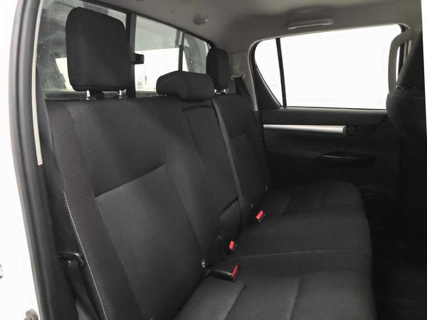 2025-Toyota-Hilux-24-GD-6-Raider-4x4-Auto-Double-Cab image:15