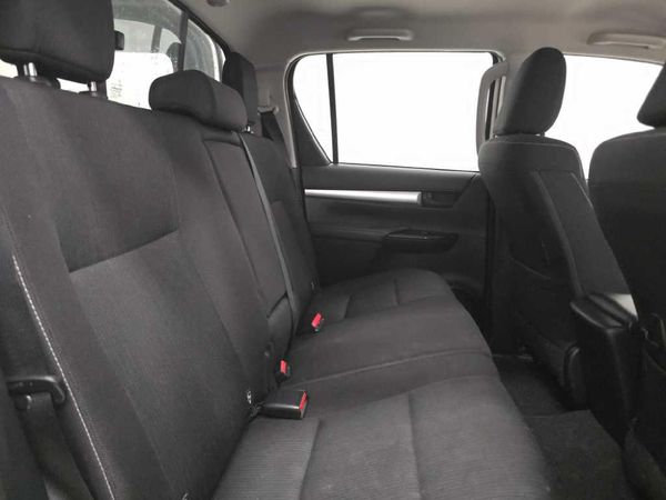 2025-Toyota-Hilux-24-GD-6-Raider-4x4-Auto-Double-Cab image:16