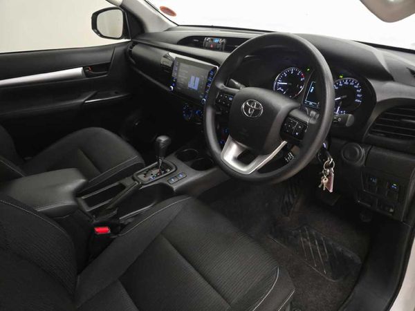 2025-Toyota-Hilux-24-GD-6-Raider-4x4-Auto-Double-Cab image:7