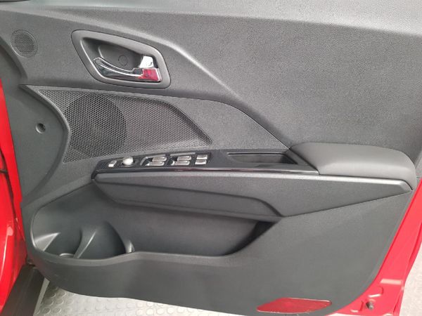 2023-Mahindra-XUV-300-12T-W8 image:9