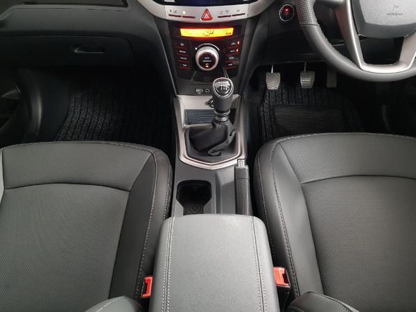 2023-Mahindra-XUV-300-12T-W8 image:13