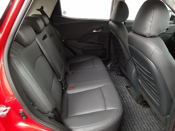 2023-Mahindra-XUV-300-12T-W8 image:14