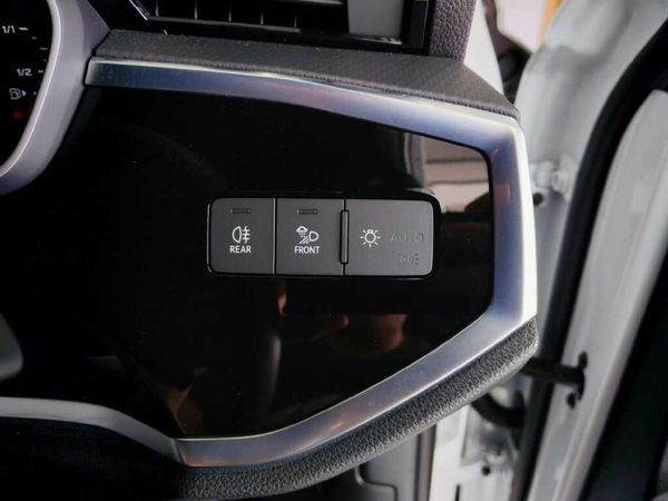 2025-Audi-Q3-Sportback-20-TFSI-quattro-Auto-S-Line-40-TFSI image:17