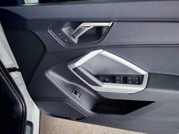 2025-Audi-Q3-Sportback-20-TFSI-quattro-Auto-S-Line-40-TFSI image:18