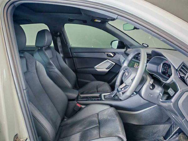 2025-Audi-Q3-Sportback-20-TFSI-quattro-Auto-S-Line-40-TFSI image:8