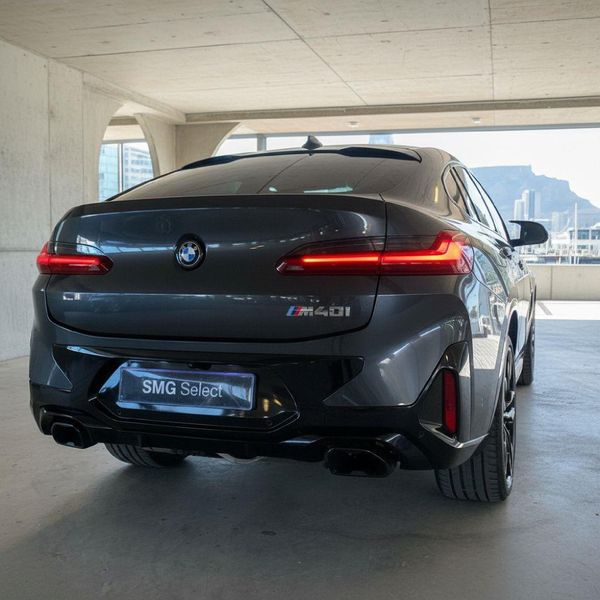 2023-BMW-X4-M40i image:4