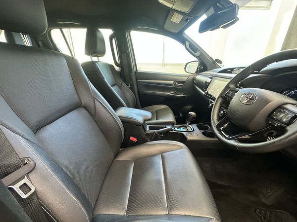 2024-Toyota-Hilux-28-GD-6-Raised-Body-Legend-Auto-Double-Cab image:9