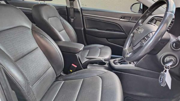 2018-Hyundai-Elantra-16-Executive-Auto image:9