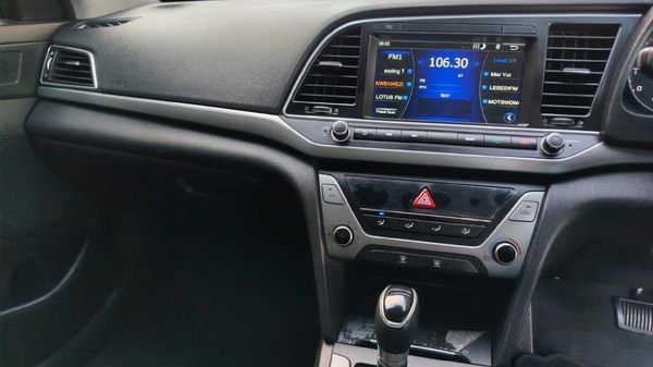 2018-Hyundai-Elantra-16-Executive-Auto image:11