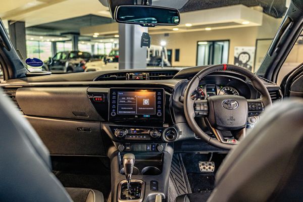 2026-Toyota-Hilux-28GD-6-GR-Sport-Double-Cab-4x4 image:9