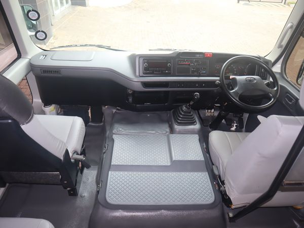 2022-Toyota-Coaster-40D-23-Seater-BS image:7