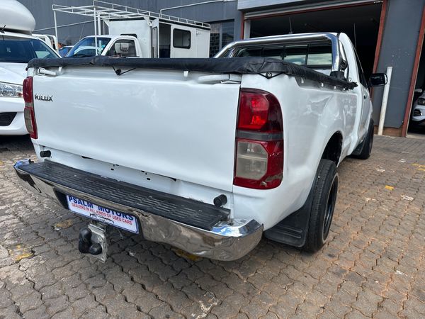 2008-Toyota-Hilux-20-VVTi-Single-Cab image:3